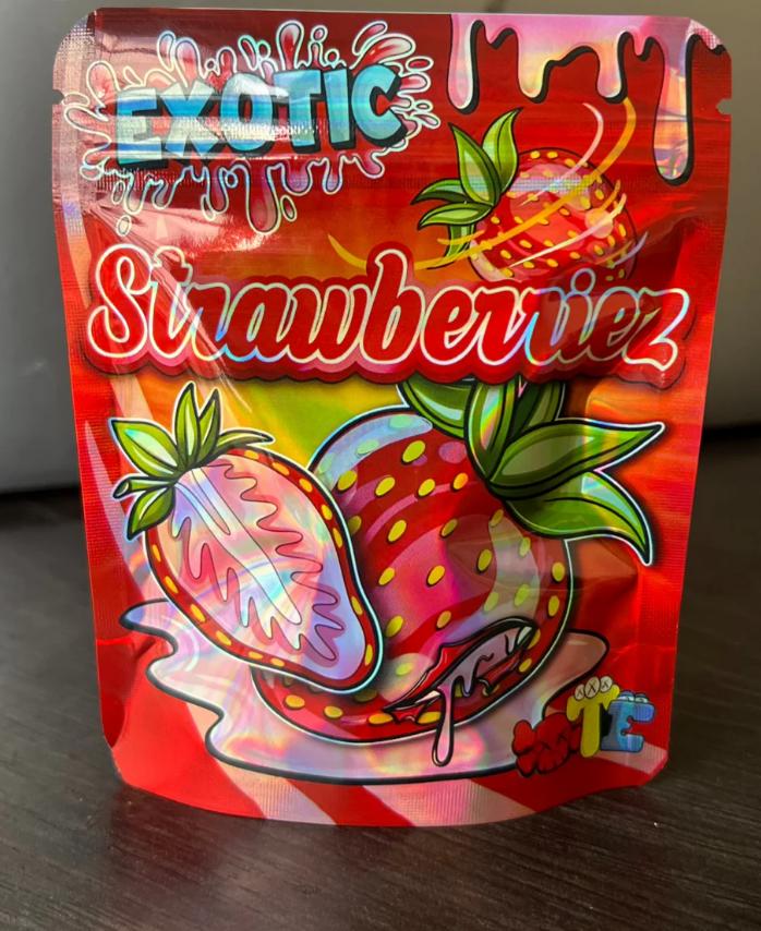 Trap House Exotics Strawberry Gummies 500mg THC / gummy