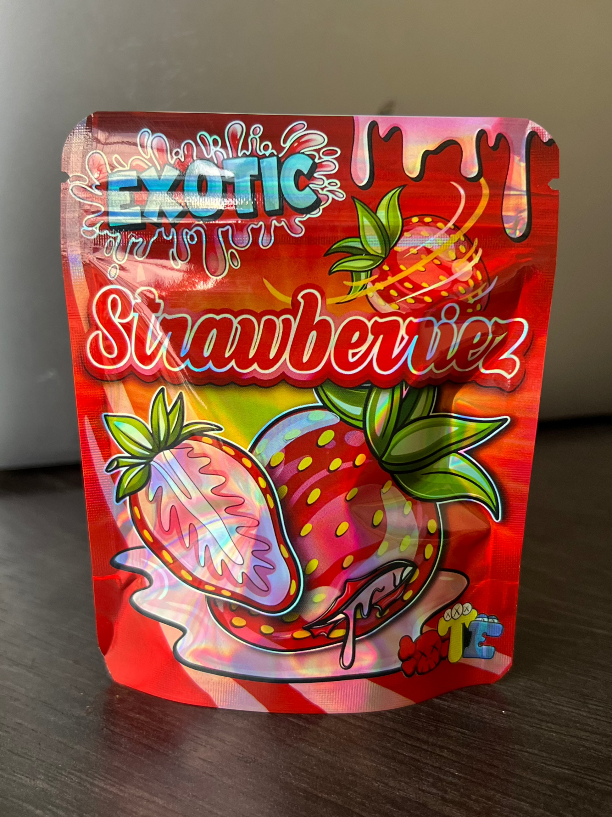 Trap House Exotics Exotic Strawberriez Gummies 5000mg THc Blend - Bittchaser Smoke Shop